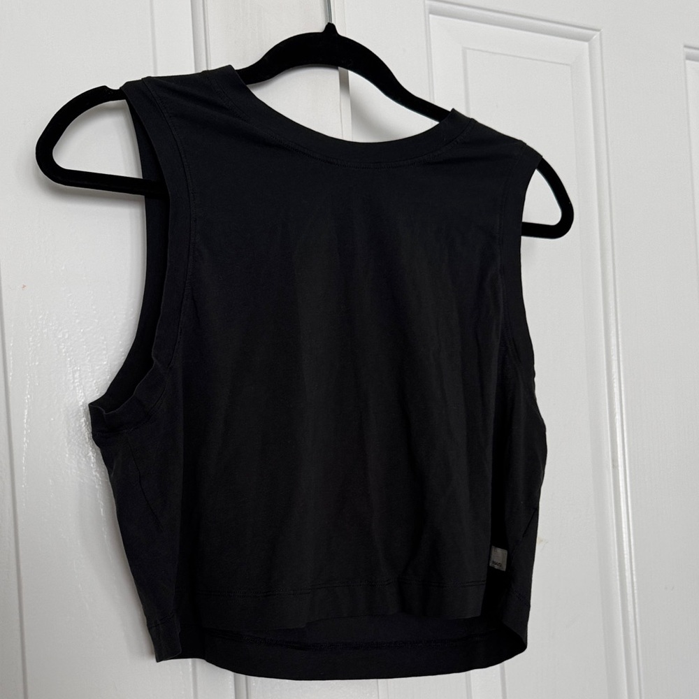 Vuori Black Sleeveless Crop Tank